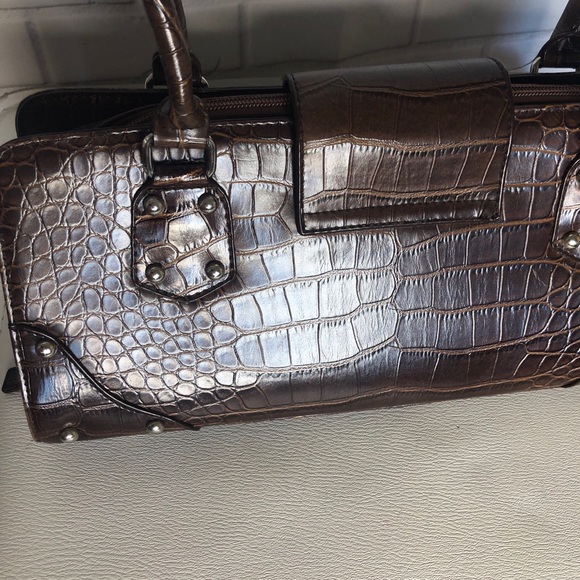 Brown Patent Leather Tote Handbag Purse LR Linear 12 Inches Long 6 Inches Tall - Picture 4 of 12